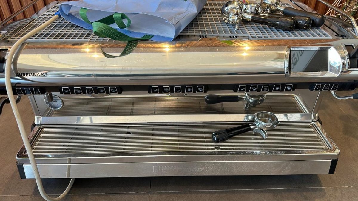 ⁦نوفا سيمونيلي أوريليا ويف آلة اسبريسو بتقنية التحكم الحجمي بعدد 3 رؤوس مجموعة⁩ - الصورة ⁦2⁩