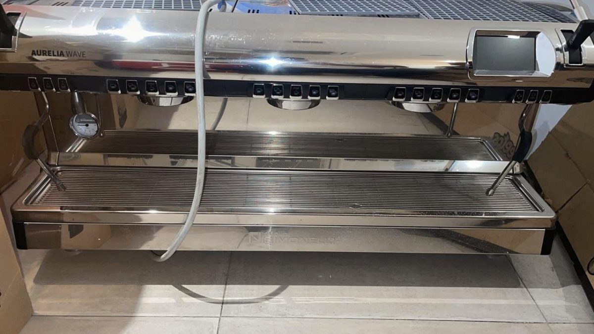 ⁦نوفا سيمونيلي أوريليا ويف آلة اسبريسو بتقنية التحكم الحجمي بعدد 3 رؤوس مجموعة⁩ - الصورة ⁦6⁩