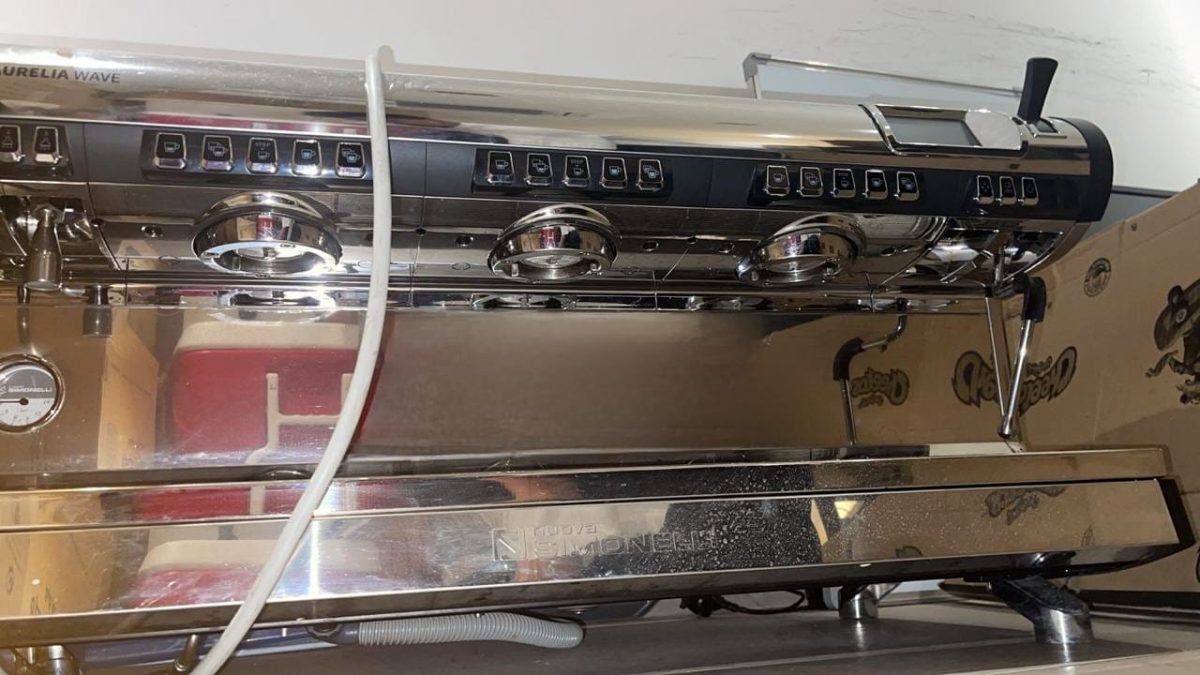 ⁦نوفا سيمونيلي أوريليا ويف آلة اسبريسو بتقنية التحكم الحجمي بعدد 3 رؤوس مجموعة⁩ - الصورة ⁦4⁩