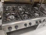 Berto's 6 BURNER GAS COOKER ON CABINET