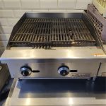 صاج شواء يعمل بالغاز بسطح محزز  من فلامس