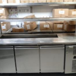 ثلاجة  (SOFUC٥٤٥S) بثلاثة أبواب وسطح تحضيري مع ارفف من صوفيا للتبريد