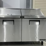 ثلاجة ببابين وسطح علوي كبير لتحضير الشطائر/ السلطات تعمل بمبرد هيدروكربوني (TSSU-60-24M-B-ST-HC) من ترو