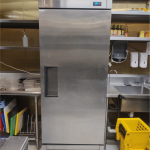 ثلاجة عمودية بباب واحد تعمل بمبرد هيدروكربوني (T23-HC) من ترو