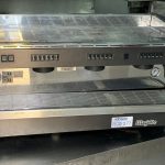 آلة الإسبريسو الأوتوماتيكية (ستيلو إي اس 100) ثلاث مجموعات من ماجيستر