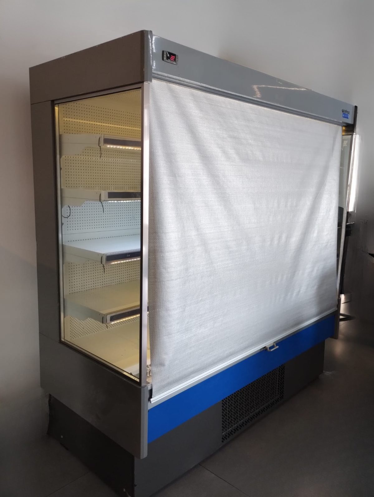 ⁦ثلاجة عرض مشروبات ووجبات مع ستارة من انفريكو⁩ - الصورة ⁦2⁩